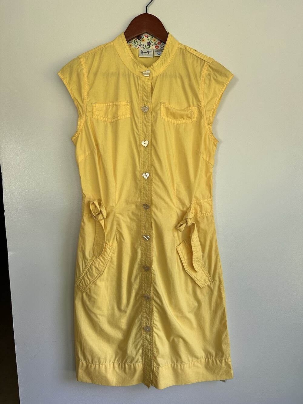Soundgirl Size Medium Yellow Retro Style Shirt Dress Heart Shape Buttons Belted